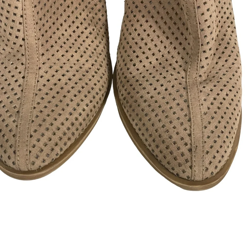 DV Dolce Vita Tan Faux Perforated Suede Zip Western Ankle Boot Sz 7.5
